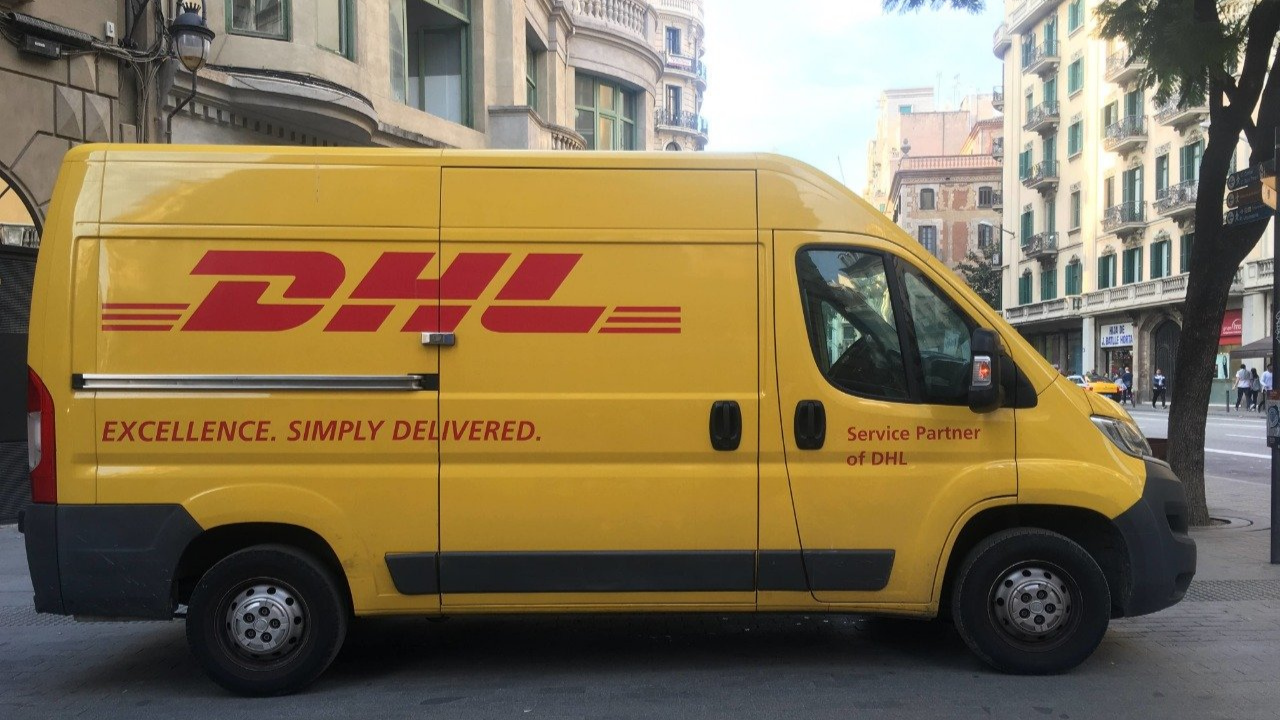 DHL reinicia sus servicios de envíos a Cuba.